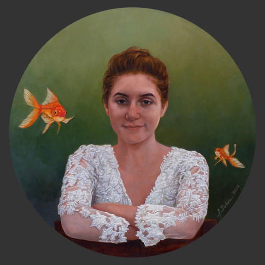 portrait d'une jeune femme avec des poissons rouges